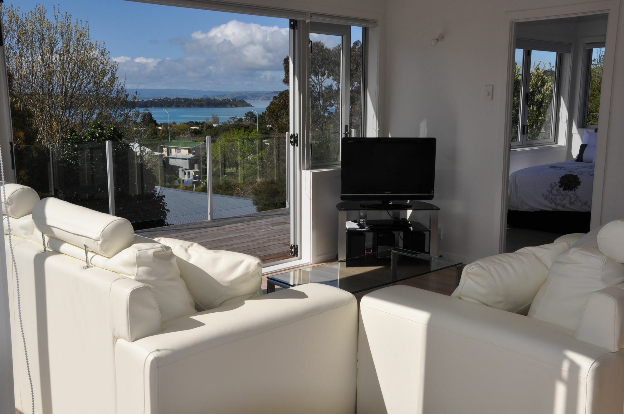 Tiri Cottage - Sea Views In Oneroa By Waiheke Unlimited Isla Waiheke Exterior foto