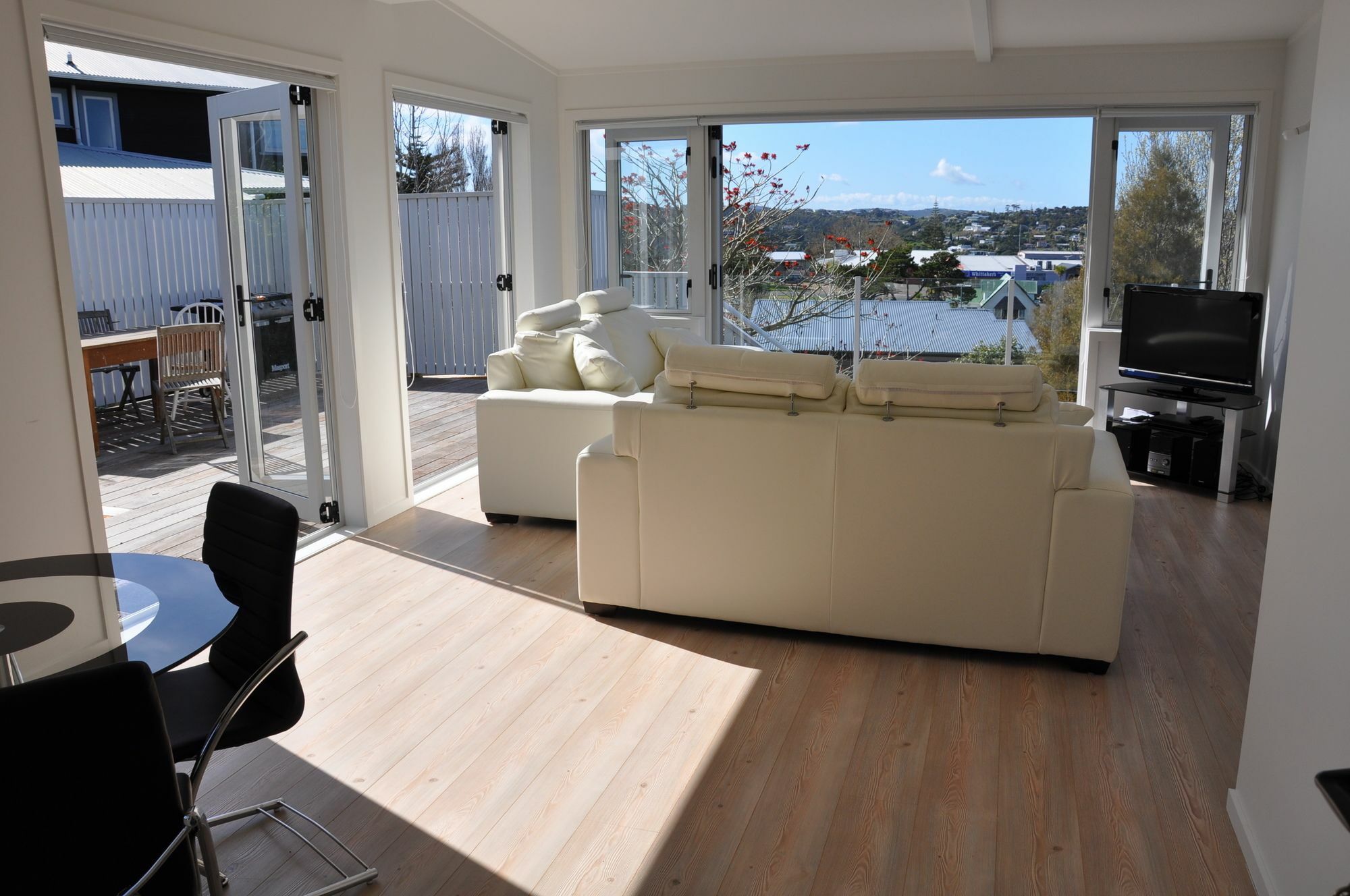 Tiri Cottage - Sea Views In Oneroa By Waiheke Unlimited Isla Waiheke Exterior foto